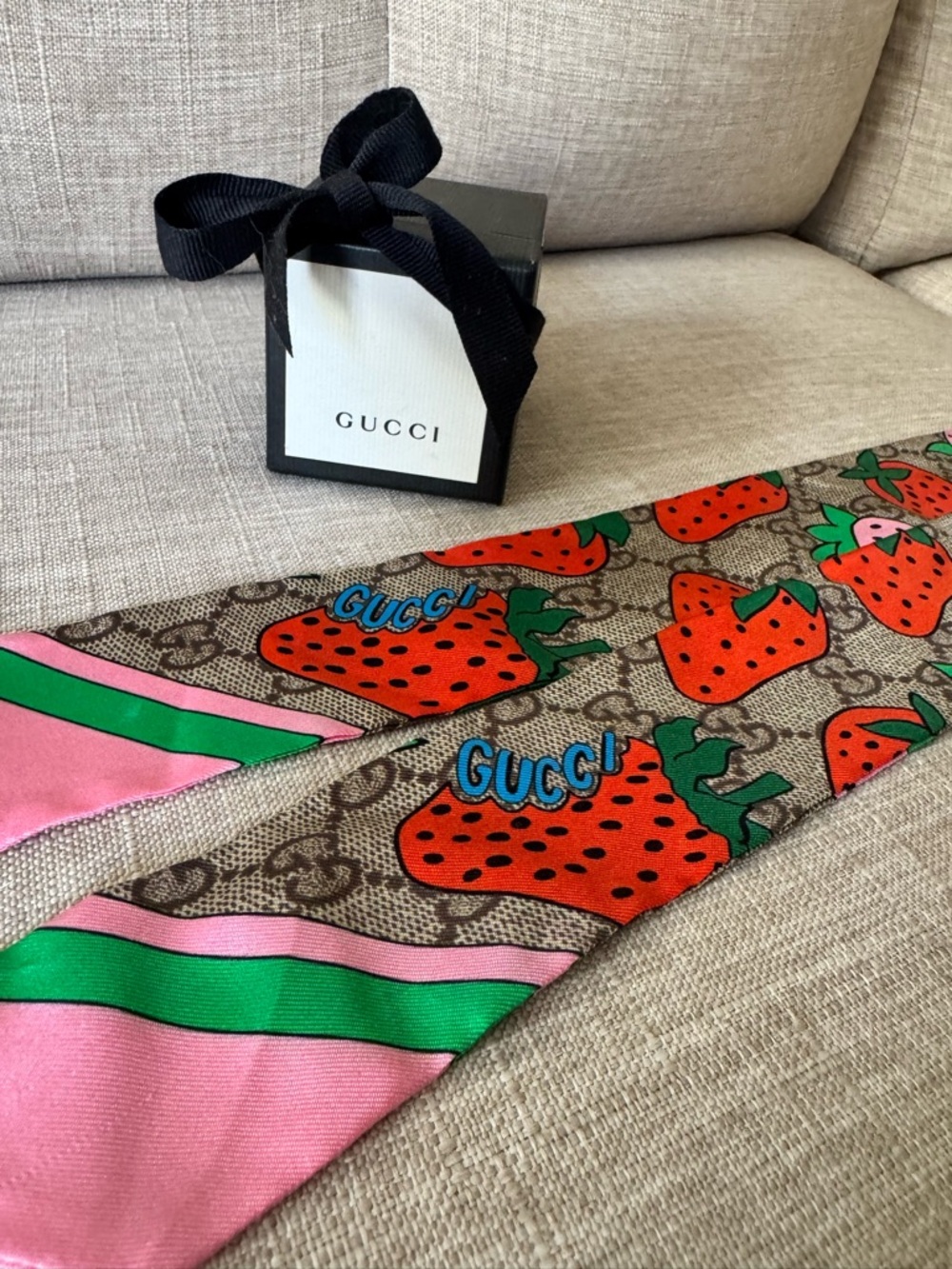 New Gucci Strawberry Twilly - Picture 4 of 5
